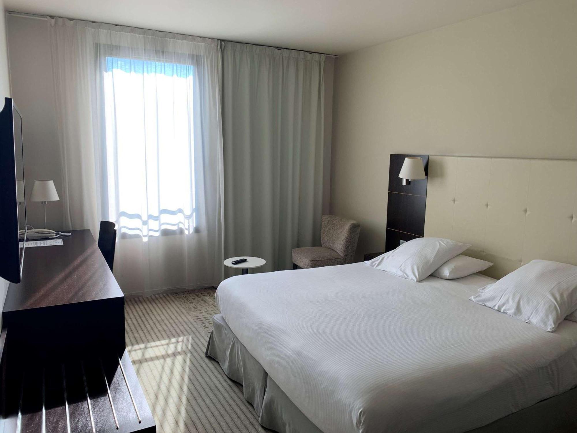 Mercure Aix-En-Provence La Duranne Gare Tgv Zewnętrze zdjęcie